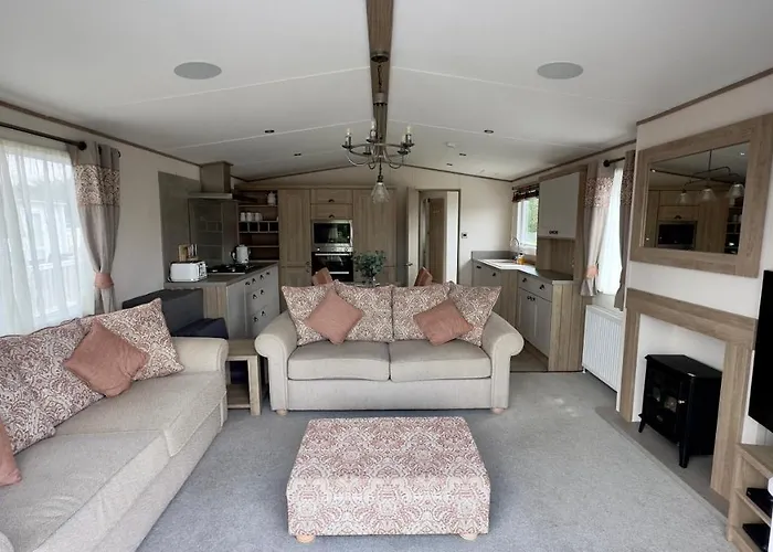 Luxury Hotub Lodge With Lake View At Tattershall Lakes