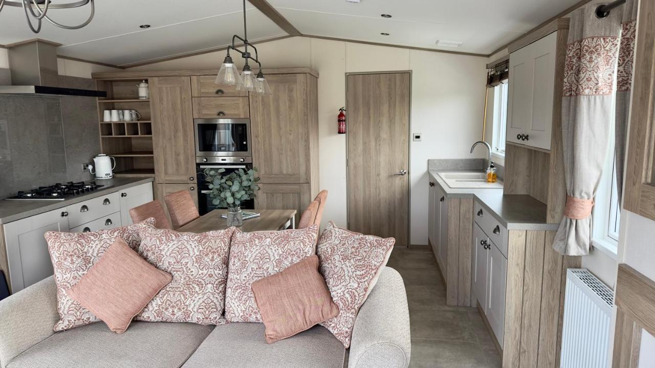 Luxury Hotub With View At Lakes Tattershall