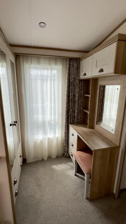 Campsite Luxury Hotub With View At Lakes Tattershall